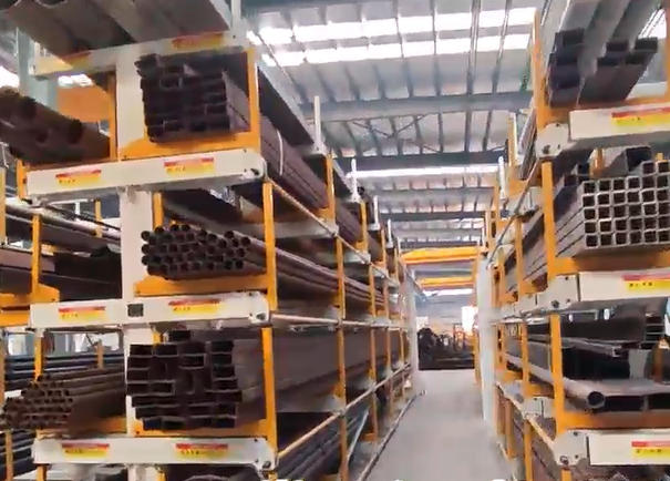 Electric Telescopic Cantilever Racks of Industrial Storage Solutions